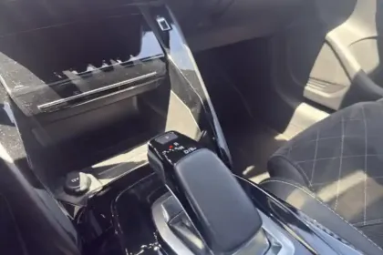 Photo 19 Peugeot 208  Electrique 50 kWh 136ch