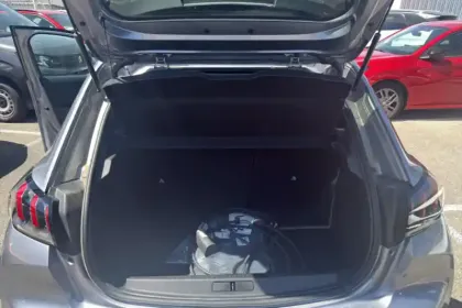 Photo 8 Peugeot 208  Electrique 50 kWh 136ch