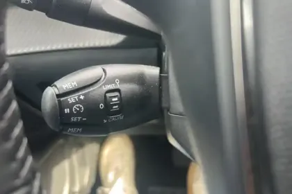 Photo 13 Peugeot 2008  Electrique 54 kWh 156 ch