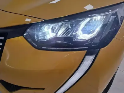 Photo 34 Peugeot 208  PureTech 100 S&S BVM6