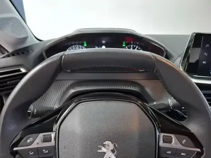 Photo 24 Peugeot 208  PureTech 100 S&S BVM6