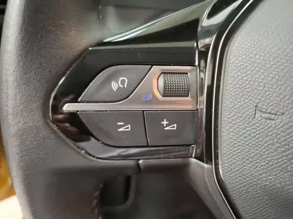 Photo 22 Peugeot 208  PureTech 100 S&S BVM6