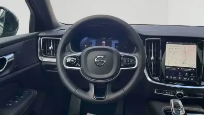 Photo 5 Volvo V60  T6 Hybride Rechargeable 253 ch + 145 ch AWD Geartronic 8