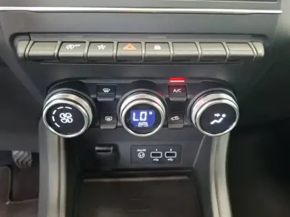 Photo 26 Renault Captur  mild hybrid 140