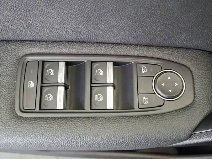 Photo 29 Renault Captur  mild hybrid 140