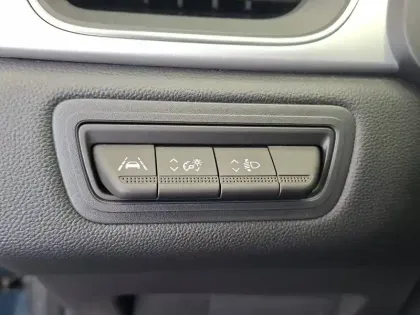 Photo 33 Renault Captur  mild hybrid 140