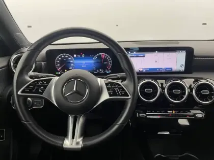 Photo 41 Mercedes Classe A  250 e 8G-DCT