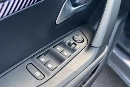Photo 15 Peugeot 2008  Hybrid 110 e-DCS6
