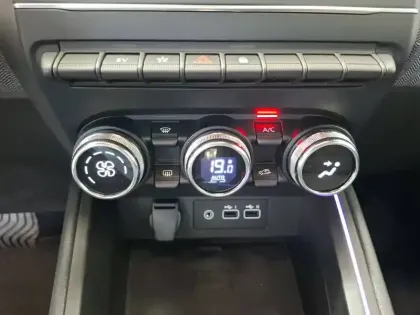 Photo 26 Renault Clio  E-Tech full hybrid 145