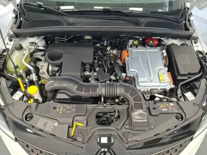 Photo 12 Renault Clio  E-Tech full hybrid 145