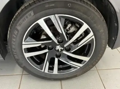 Photo 6 Peugeot 208  1.2 PureTech 100ch S&S Allure  Pack