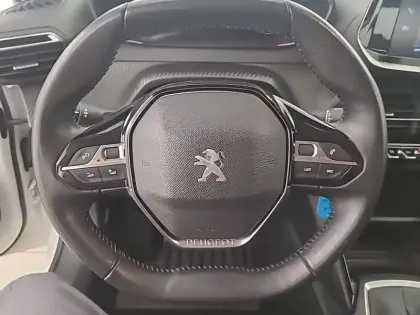 Photo 8 Peugeot 208  PureTech 100 S&S BVM6