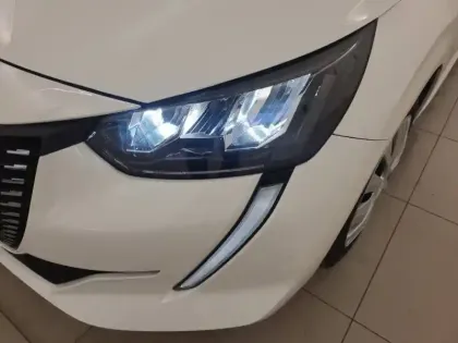 Photo 15 Peugeot 208  PureTech 100 S&S BVM6
