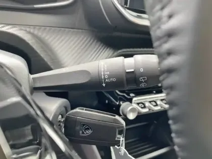 Photo 20 Peugeot 2008  Hybrid 110 e-DCS6