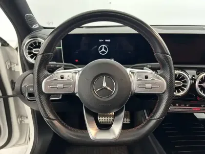 Photo 23 Mercedes Classe A  200 7G-DCT