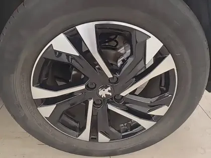 Photo 12 Peugeot 2008  PureTech 130 S&S EAT8