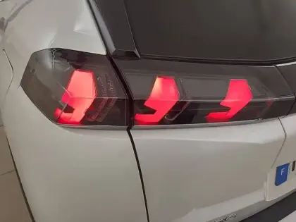 Photo 16 Peugeot 2008  PureTech 130 S&S EAT8