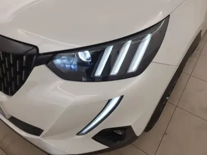Photo 15 Peugeot 2008  PureTech 130 S&S EAT8