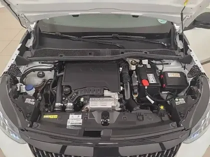Photo 26 Peugeot 2008  PureTech 130 S&S EAT8