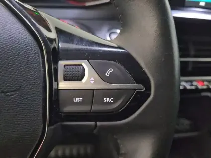 Photo 26 Peugeot 2008  Electrique 136 ch