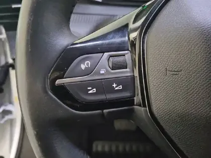Photo 25 Peugeot 2008  Electrique 136 ch