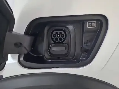 Photo 23 Peugeot 2008  Electrique 136 ch