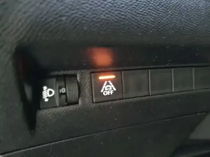 Photo 31 Peugeot 208  PureTech 100 S&S BVM6