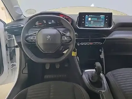 Photo 10 Peugeot 208  PureTech 75 S&S BVM5