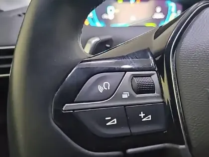 Photo 30 Peugeot 3008  Hybrid 225 e-EAT8