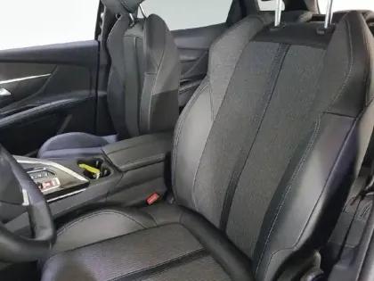 Photo 13 Peugeot 3008  Hybrid 225 e-EAT8