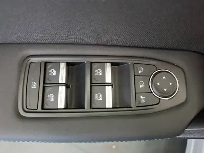 Photo 14 Renault Captur  E-Tech full hybrid 160 ch