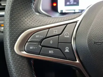 Photo 37 Renault Captur  E-Tech full hybrid 145 ch