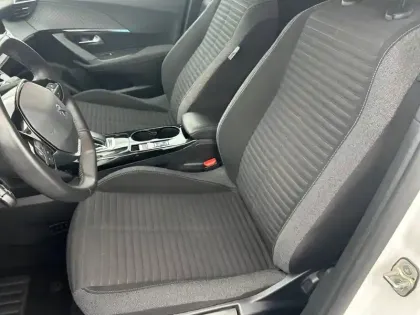 Photo 41 Peugeot 2008  Electrique 136 ch