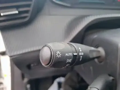 Photo 23 Peugeot 2008  Electrique 136 ch