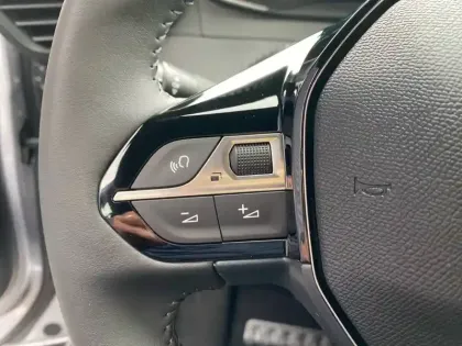 Photo 20 Peugeot 2008  Hybrid 110 e-DCS6