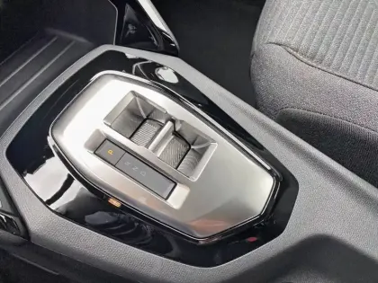 Photo 13 Peugeot 2008  Hybrid 110 e-DCS6