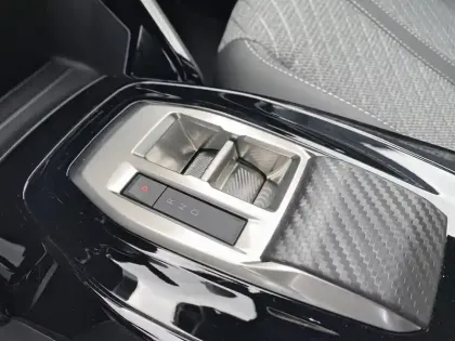 Photo 13 Peugeot 2008  Hybrid 145 e-DCS6