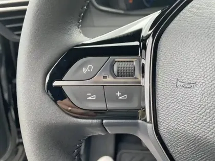Photo 21 Peugeot 2008  Hybrid 145 e-DCS6