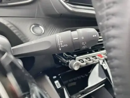 Photo 22 Peugeot 2008  Hybrid 145 e-DCS6