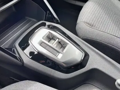 Photo 13 Peugeot 2008  Hybrid 110 e-DCS6