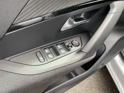 Photo 21 Peugeot 2008  Hybrid 110 e-DCS6