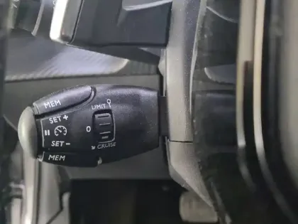 Photo 29 Peugeot 208  Hybrid 100 e-DCS6