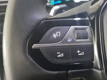 Photo 30 Peugeot 208  Hybrid 100 e-DCS6