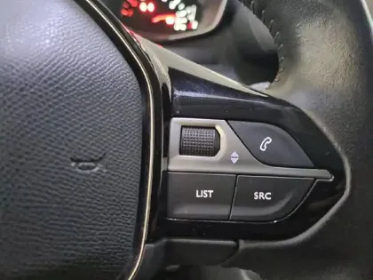Photo 31 Peugeot 208  PureTech 100 S&S BVM6
