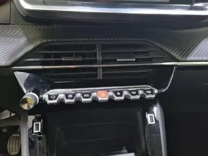 Photo 27 Peugeot 208  PureTech 100 S&S BVM6