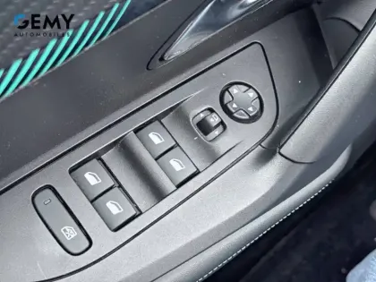 Photo 14 Peugeot 2008  PureTech 100 S&S BVM6