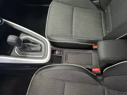 Photo 21 Renault Clio  E-Tech full hybrid 145