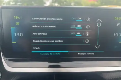 Photo 19 Peugeot 2008  Electrique 136 ch