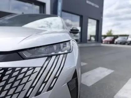 Photo 90 Peugeot 3008  Plug-in Hybrid 195 e-DCS7
