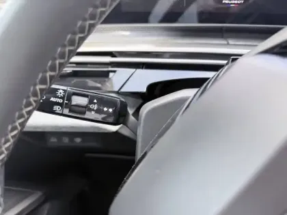 Photo 47 Peugeot 3008  Plug-in Hybrid 195 e-DCS7